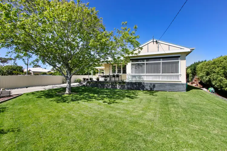 8 North Arm Avenue, Lakes Entrance VIC 3909