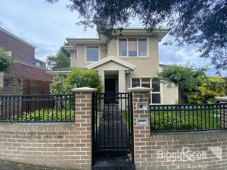 40 Russell Crescent