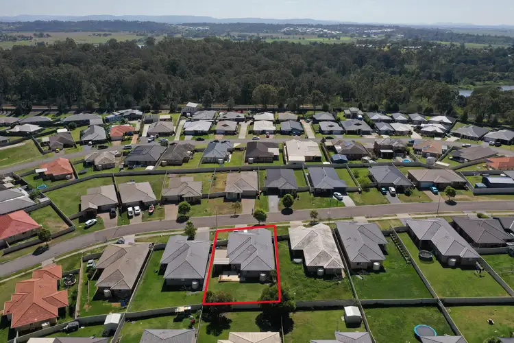 Second view of Homely house listing, 8 Sapphire Drive, Rutherford NSW 2320