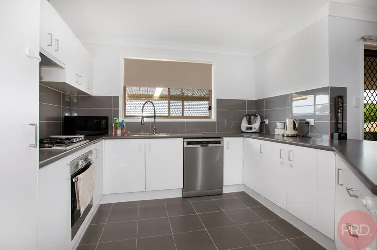 Fifth view of Homely house listing, 8 Sapphire Drive, Rutherford NSW 2320