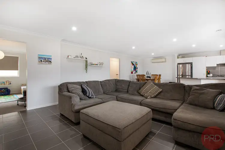 Sixth view of Homely house listing, 8 Sapphire Drive, Rutherford NSW 2320