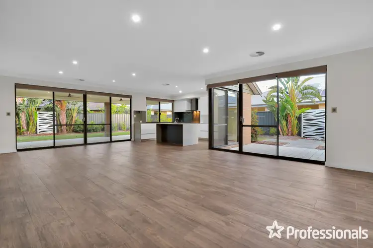 7 Menner Way, Piara Waters WA 6112