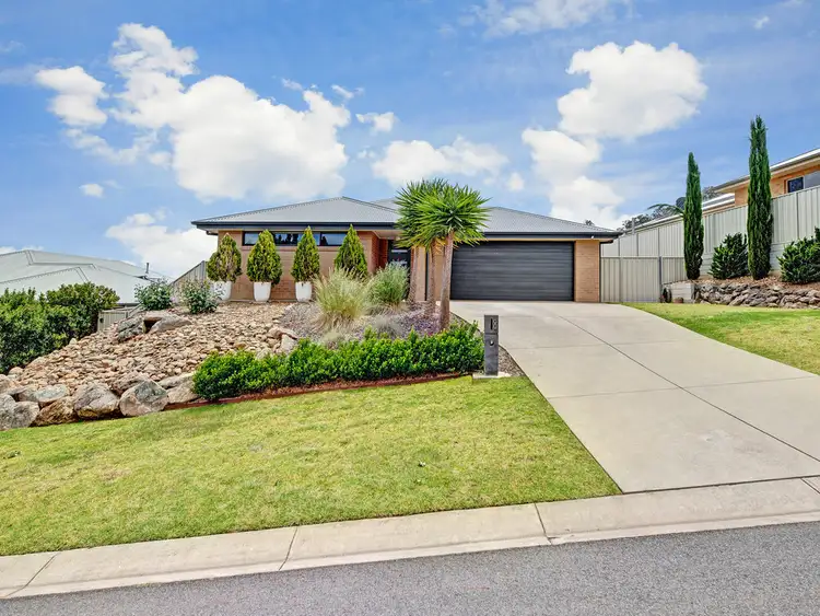 8 Dempster Place, Leneva VIC 3691