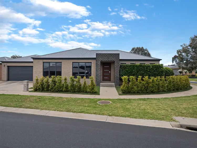 Main view of Homely townhouse listing, 2/7 Lysterfield Lane, Wodonga VIC 3690