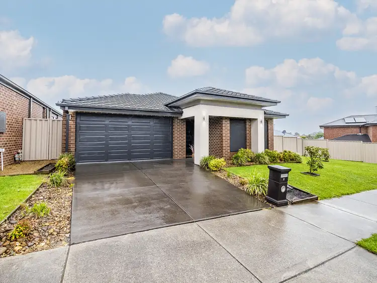 8 Davidson Street, Pakenham VIC 3810