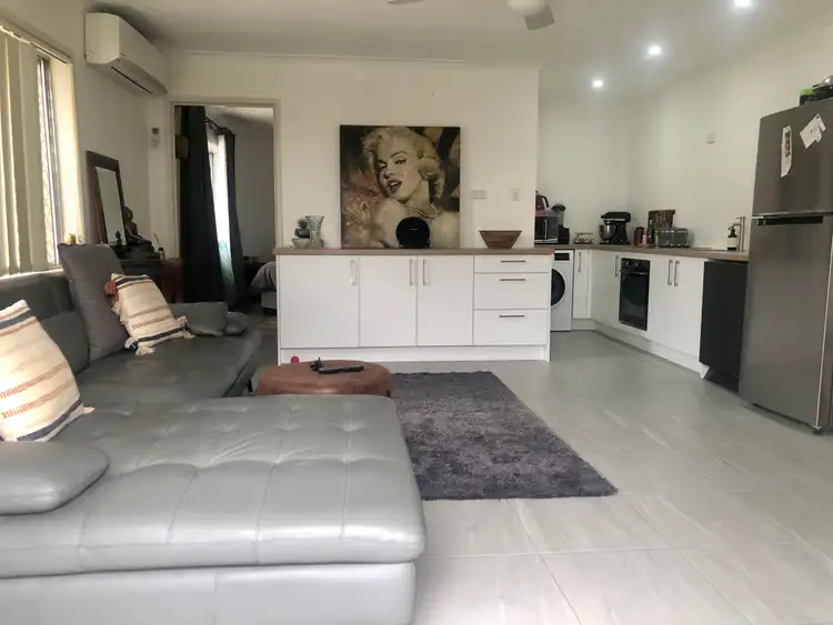 1/12 Parneno, Chevron Island QLD 4217