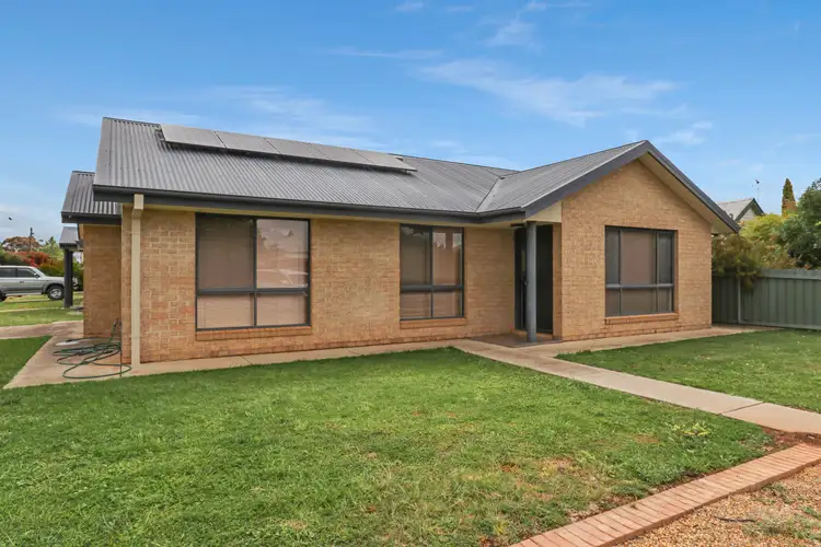 1/180 DeBoos Street, Temora NSW 2666