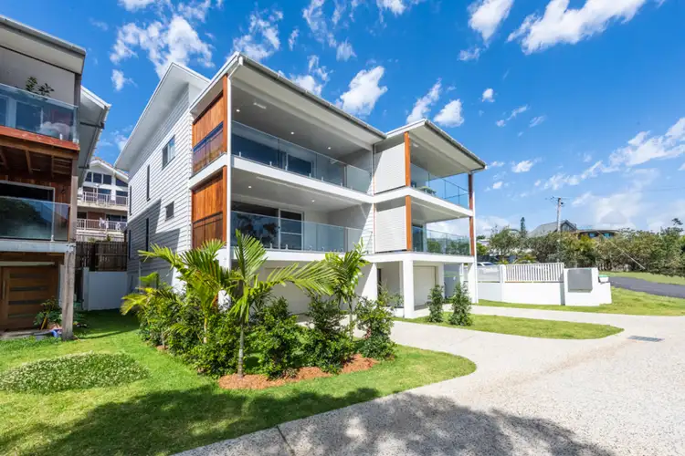 2/2 Bay Street, Angourie NSW 2464