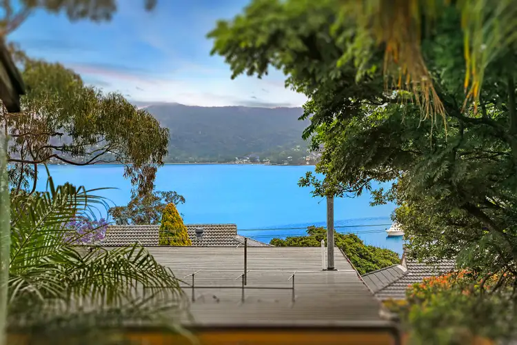 9 Greenslope Drive, Green Point NSW 2251