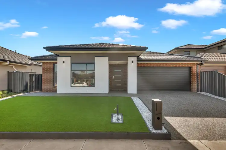 6 Innisfail Road, Rockbank VIC 3335