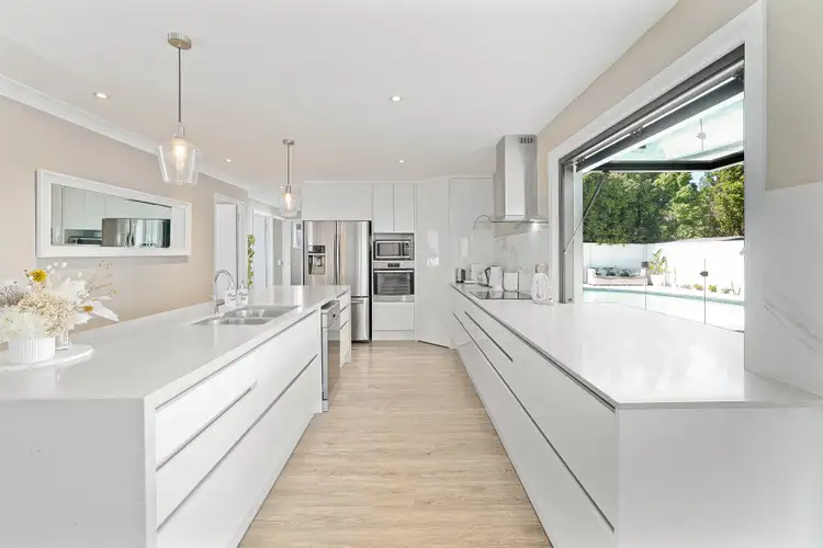 56 Lakefield Crescent, Paradise Point QLD 4216