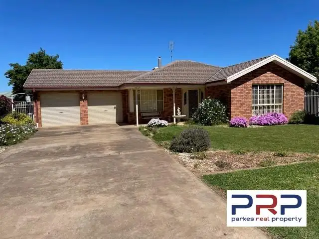 28 Ebelina Crescent, Parkes NSW 2870