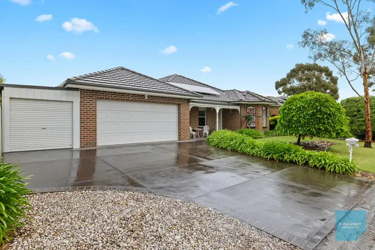 9 Sharrock Close, Caroline Springs VIC 3023
