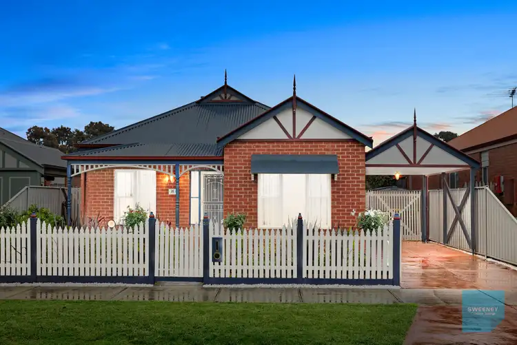 26 Cleland Way, Caroline Springs VIC 3023