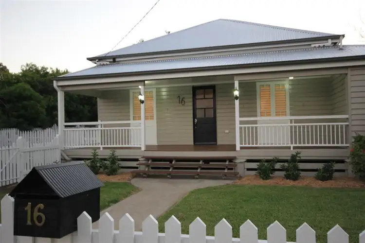 16 Bunya Street, Dalby QLD 4405