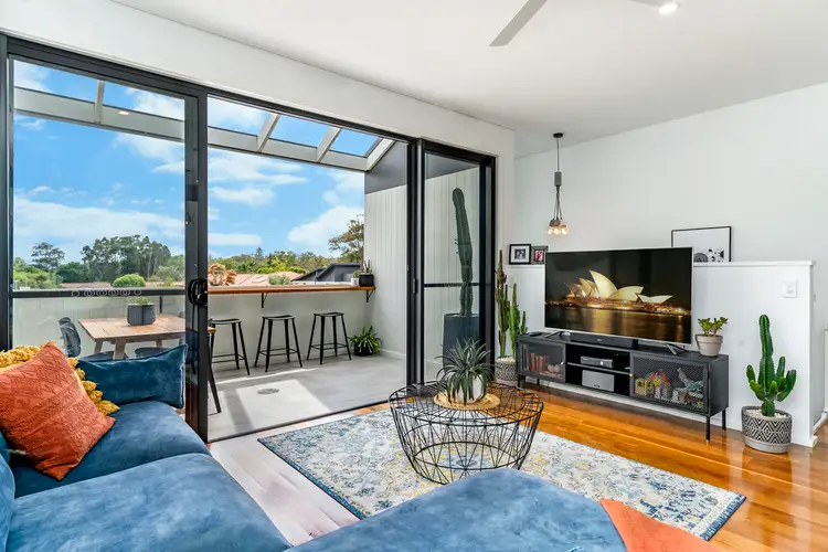 11 JOHN SHAW CLOSE