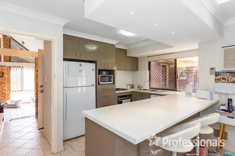 4 Shaftesbury Avenue, Alexander Heights WA 6064