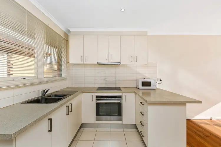 2/47 Curlew Avenue, Altona VIC 3018