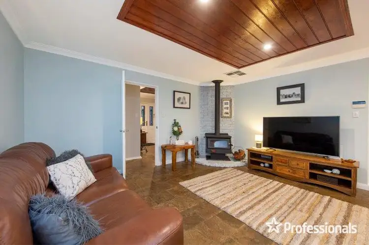 6 Barnes Road, Roleystone WA 6111