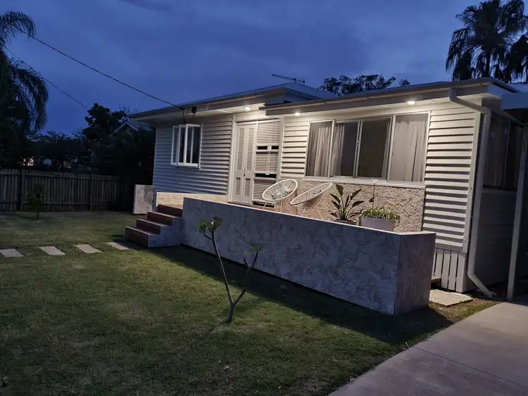 8 SCARBOROUGH STREET, Scarness QLD 4655