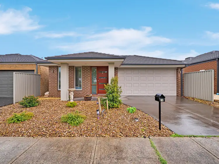 18 Scullin Street, Cranbourne East VIC 3977