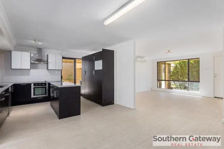 Fifth view of Homely house listing, 4 Cowlishaw Rise, Parmelia WA 6167