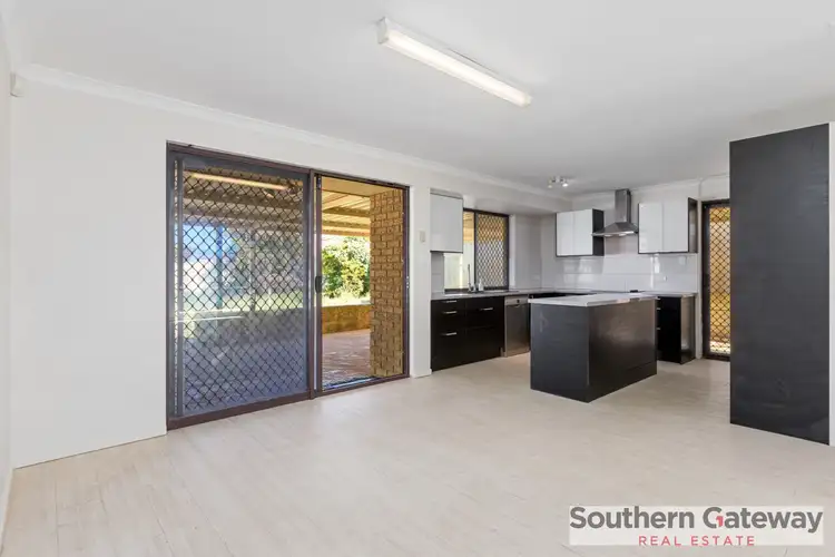 Sixth view of Homely house listing, 4 Cowlishaw Rise, Parmelia WA 6167