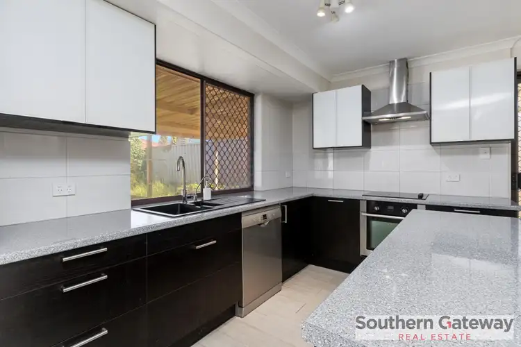 Seventh view of Homely house listing, 4 Cowlishaw Rise, Parmelia WA 6167