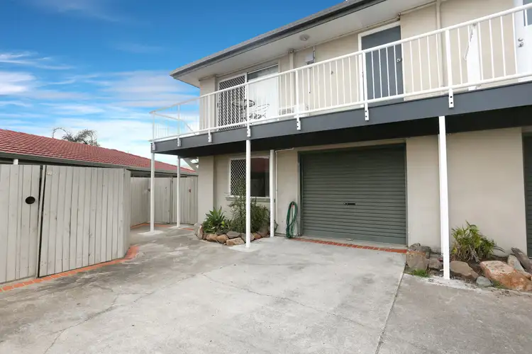 4/3 Thompson Crescent