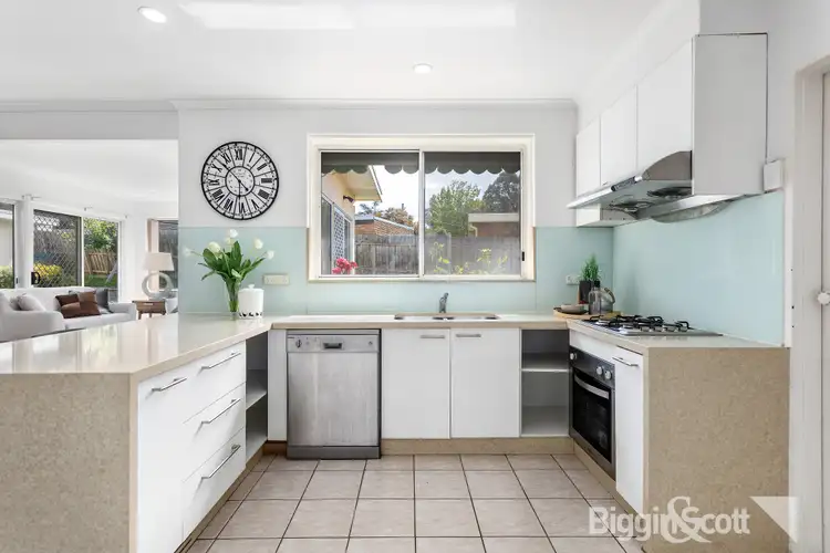 Sixth view of Homely house listing, 2 Clovelly Court, Mount Waverley VIC 3149