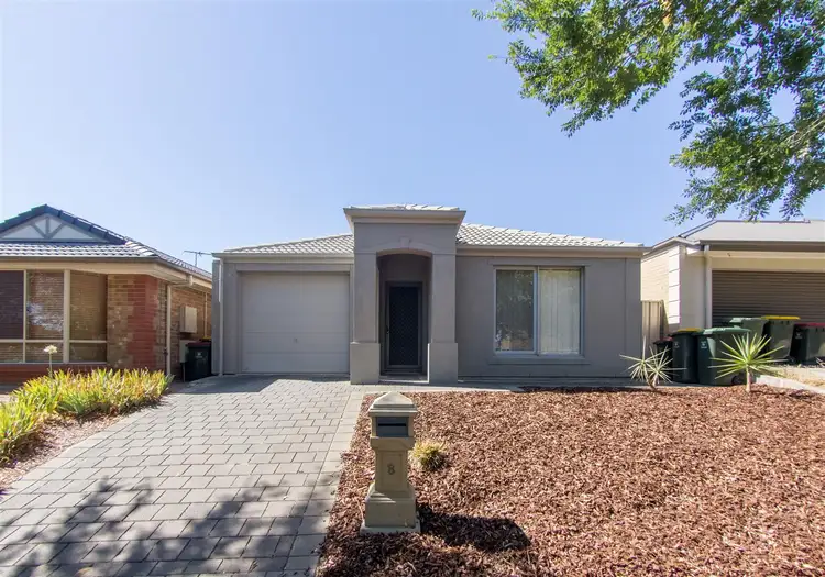 8 Kari Crescent