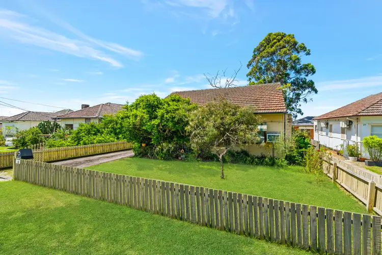 16 Hillcrest Avenue, Villawood NSW 2163