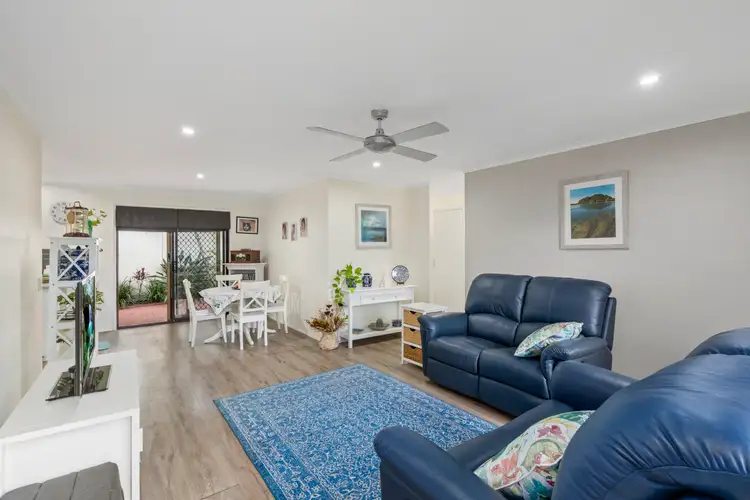 2/3 Stephenson Street, Labrador QLD 4215