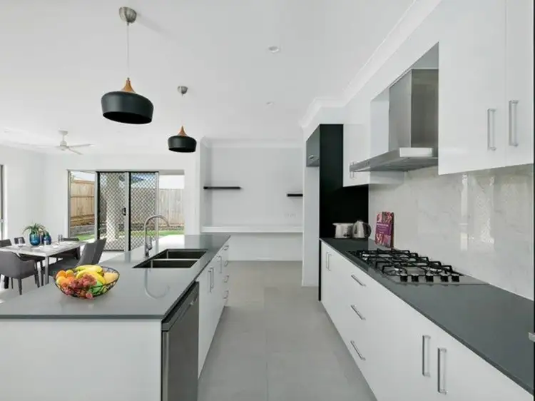 58 Springbrook Avenue, Redlynch QLD 4870