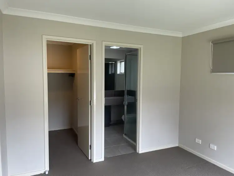 Fifth view of Homely house listing, 2 Wagner Close, Cranbourne East VIC 3977