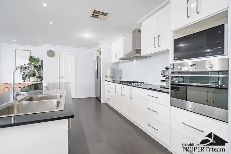 10 Pinnclea Heights, Drummond Cove WA 6532