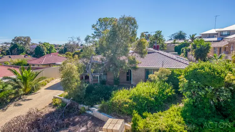 77 Oaklands Avenue, Halls Head WA 6210