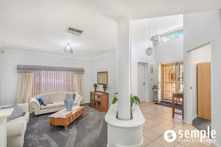 17 Beckett Close, Lake Coogee WA 6166