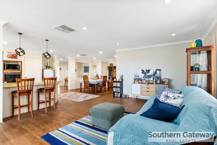 12 Gilling Place, Orelia WA 6167