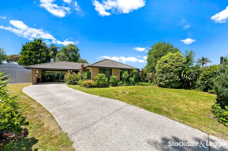 Second view of Homely house listing, 8 Diane Close, Pakenham VIC 3810