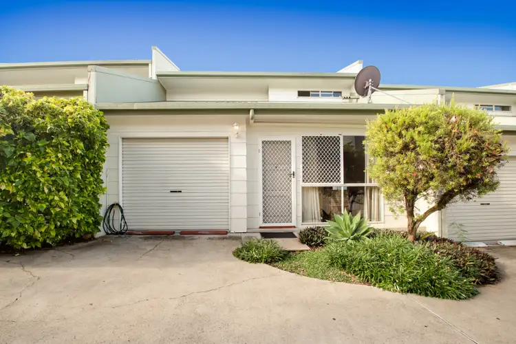 2/14A Macquarie St, Booval QLD 4304