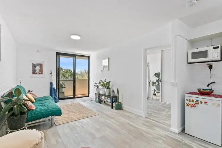 51/4 Dover Court