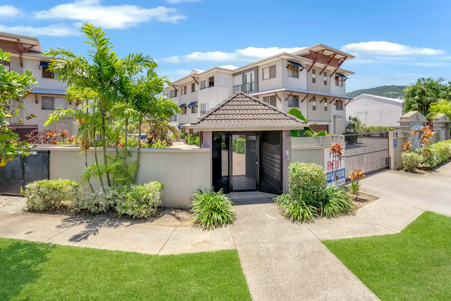 Main view of Homely unit listing, 321/29-33 Springfield Crescent, Manoora QLD 4870