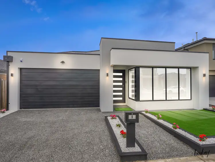 9 Ginger Crescent, Mickleham VIC 3064