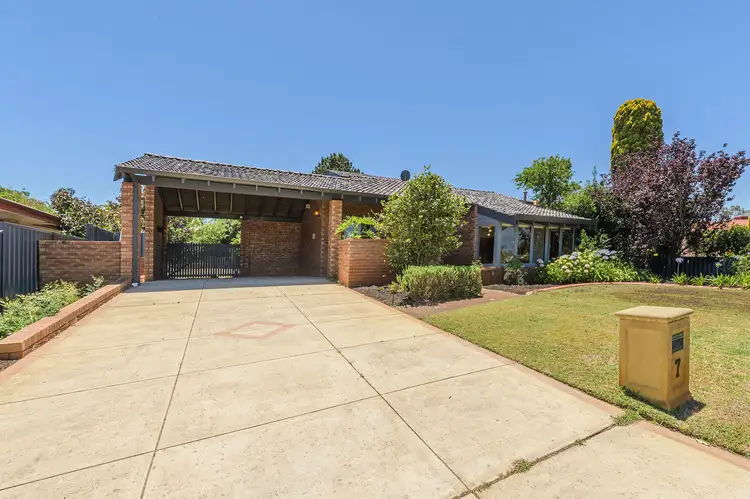 7 Moss Close, Leeming WA 6149