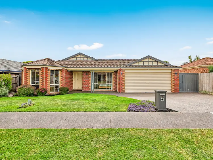 37 Jessie Street, Cranbourne North VIC 3977