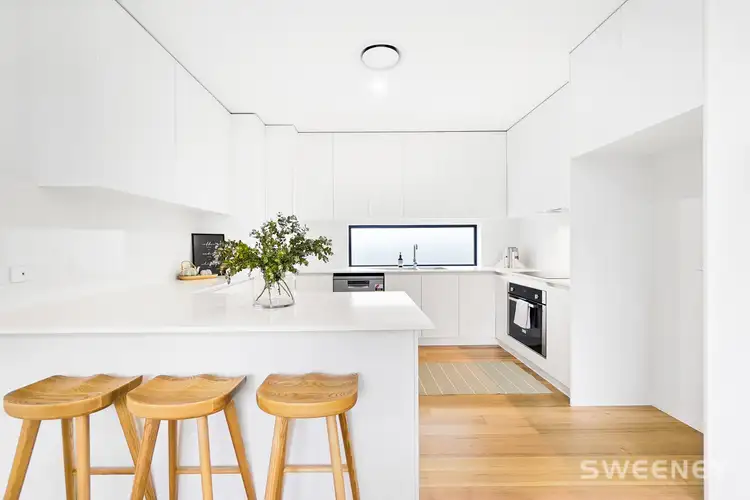 2/32 Cyclamen Avenue, Altona North VIC 3025