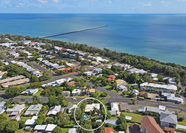 67 Kent Street, Urangan QLD 4655