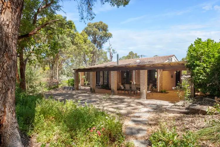 8 Council Road, Mundaring WA 6073