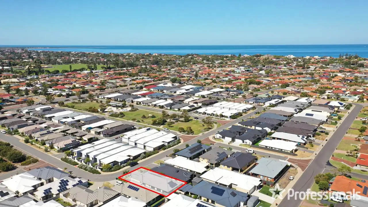 Main view of Homely house listing, 33 Bottlenose Circuit, Waikiki WA 6169